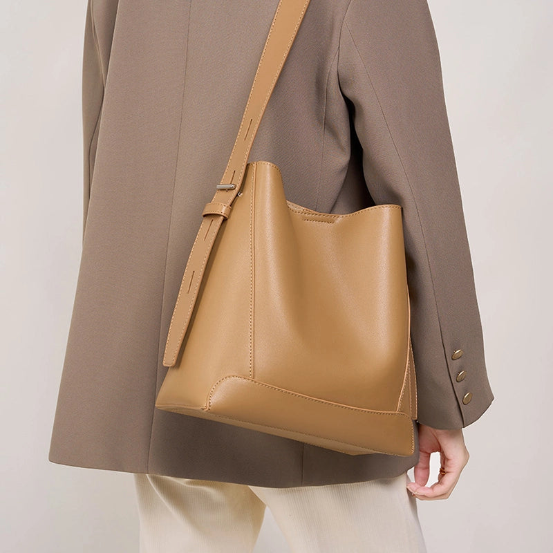 Medium Leather Shoulder Bucket Bag