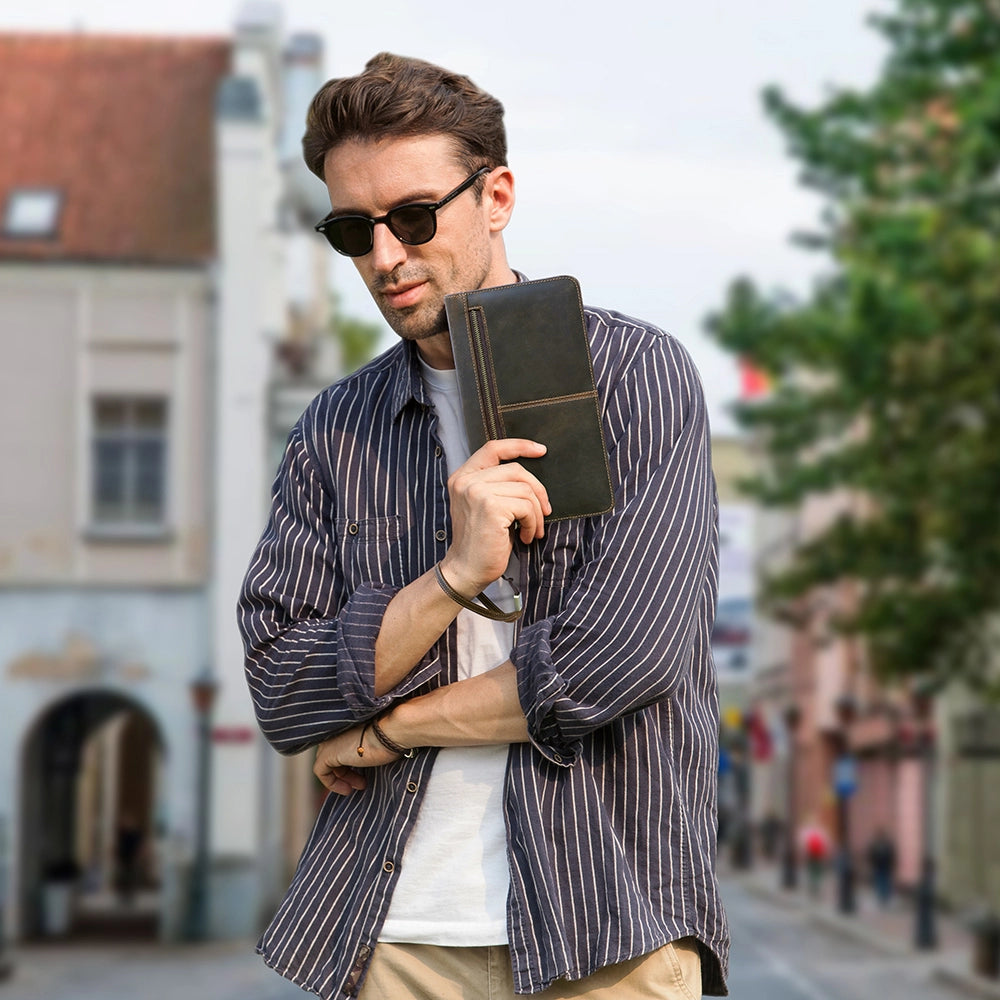 Voyager AirTag Leather Travel Wallet