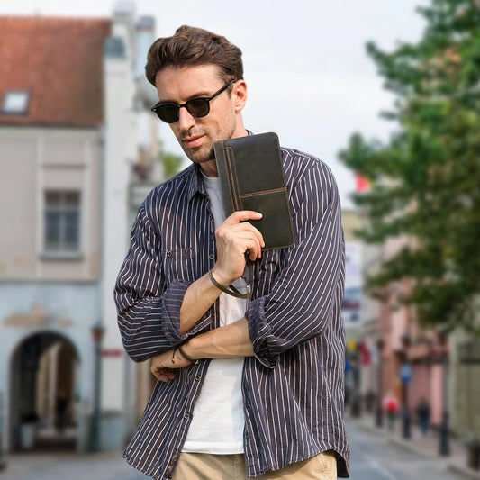 Voyager AirTag Leather Travel Wallet